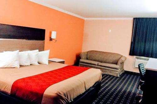 Econo Lodge Milldale-Southington - image 11