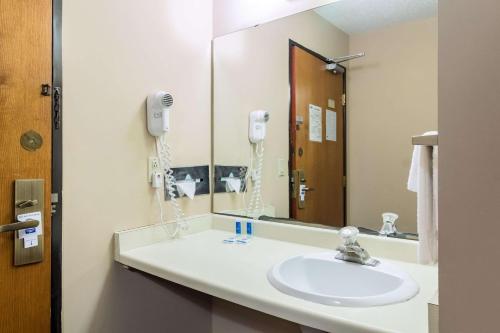Rodeway Inn Red Wing - image 2