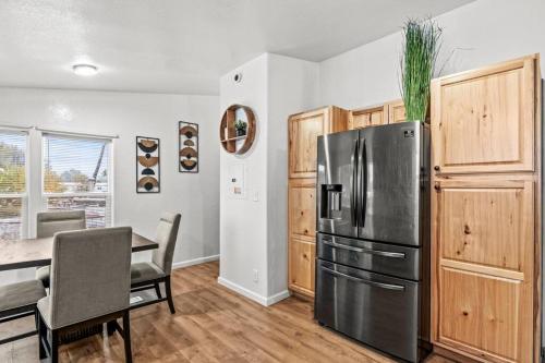 Upscale Retreat near vibrant downtown in 巴克斯特