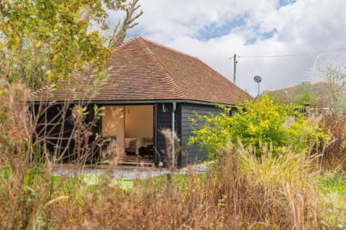 Фасада на хотела, The Garden Room by Bloom Stays in Beckley