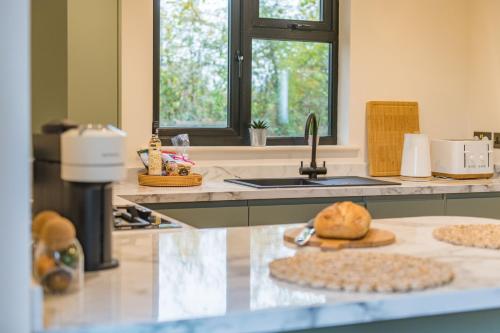 Фасада на хотела, The Garden Room by Bloom Stays in Beckley