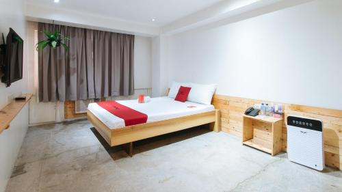 RedDoorz Plus at Boni Avenue Mandaluyong