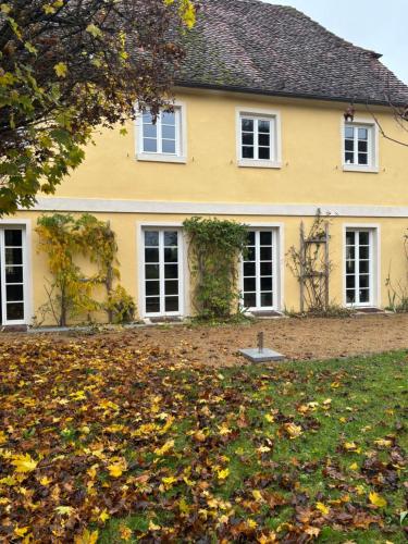 Dārzs, Jagdhaus Schloss Dennenlohe in Unterschwaningen