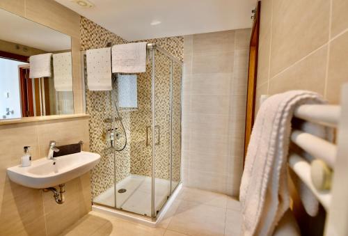 Baño, West One - Luggage Facility Available in Gibraltar
