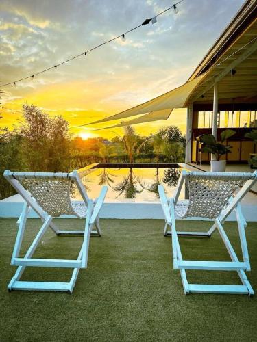 Rancho Oco Mahogany Villa with Swimming Pool in Maugat