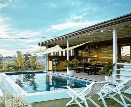 Rancho Oco Mahogany Villa with Swimming Pool in Maugat