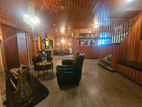 Фойє, Eides Hotel in Хьойангер