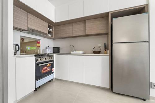 Luxury 1BR apartment at Creek Edge Tower 2 - image 4