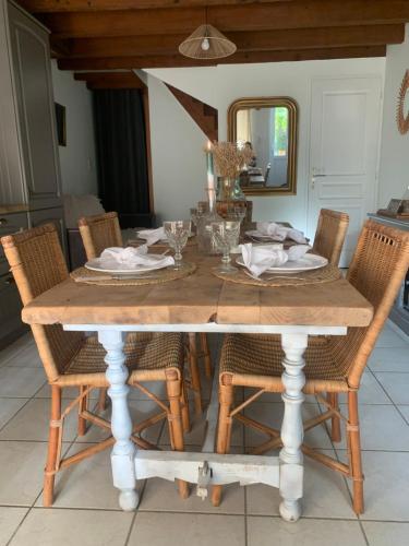 Maison des glycines au bord du Doubs in Verdun-sur-le-Doubs