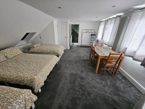 Self Contained Studio Near Windsor Attractions!, Windsor (photo 3)
