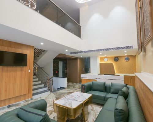 Shared lounge/TV area, The Hoften Sterling Plaza – Near Kempegowda International Airport in Kempanahalli