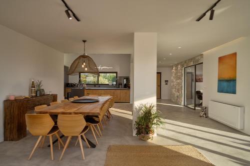 virtuve, Kalonía Villa, a Quintessential Retreat, By ThinkVilla (Kalonia Villa, a Quintessential Retreat, By ThinkVilla) in Posidonia
