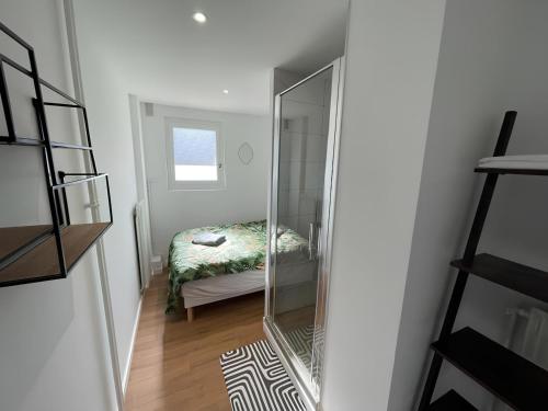 2BR 2 bathroom Geneva Tram 17 in อาบิลิ