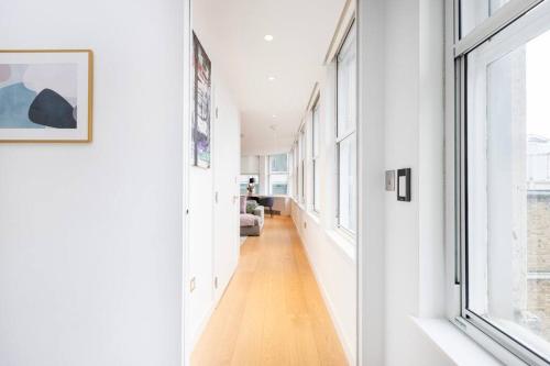 Perfect One Bed in Green Park Station - image 12