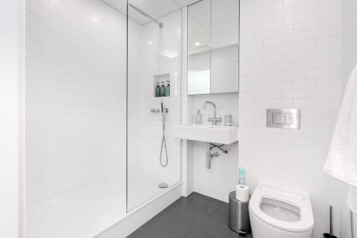 Perfect One Bed in Green Park Station - image 14