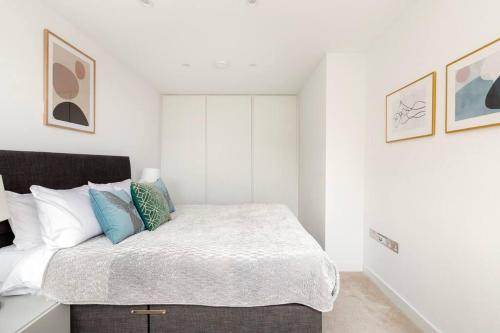 Perfect One Bed in Green Park Station - image 11