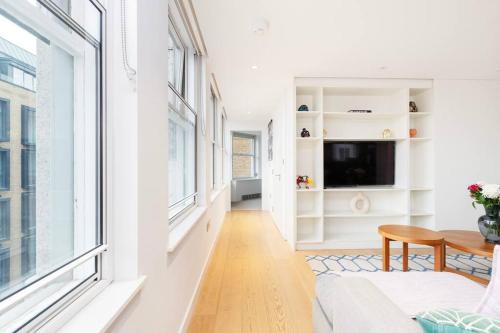 Perfect One Bed in Green Park Station - image 10
