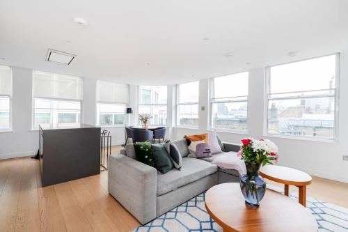 Perfect One Bed in Green Park Station - image 6