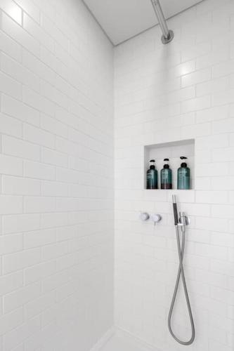 Perfect One Bed in Green Park Station - main image