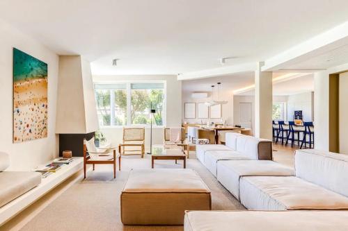 Newly Renovated Beach Villa | By Airnest gîte à louer Pedras Negras