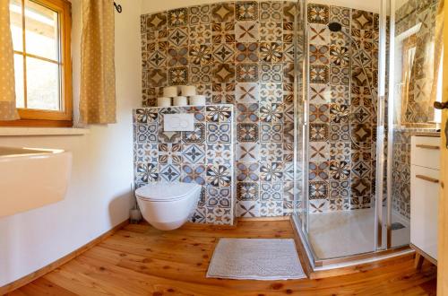 Zuhanyzó, Waldhütte Stifthube (Waldhutte Stifthube) in Vordernberg