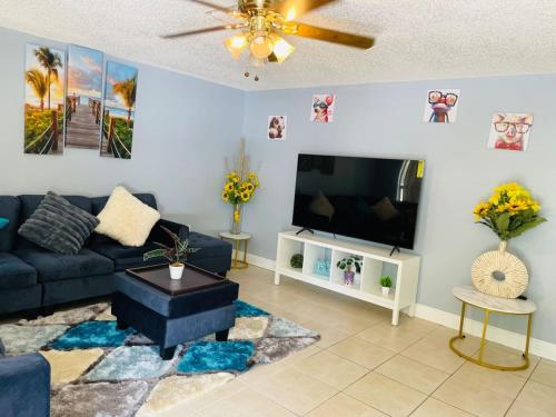 Home close to Saint Pete Pier quiet Spacious in St Petersburg, USA
