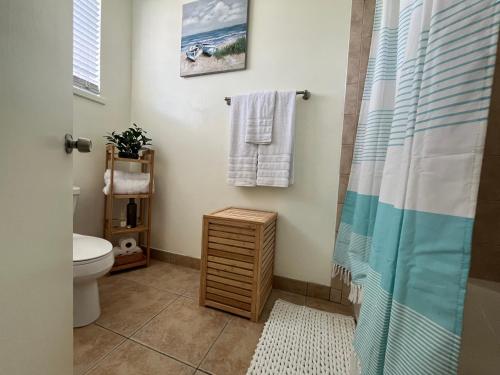 Shower, Island Serenity Cottage in Freeport