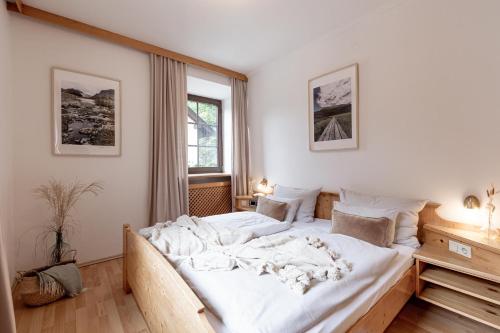 1 queen bed, 1 sofa bed