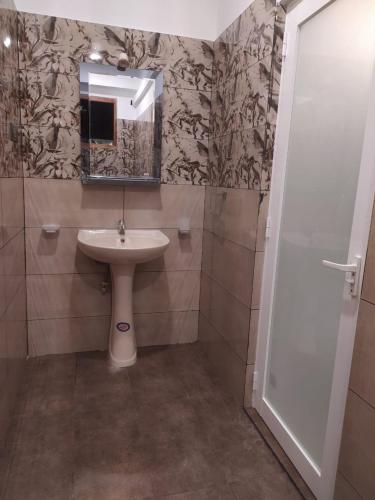 Deluxe Double Room with Balcony image 7