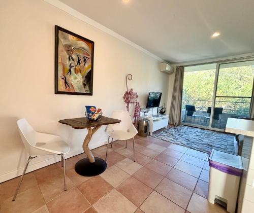 City Escape Getaway Subiaco 1Bedrm Unit - Tap to explore photos