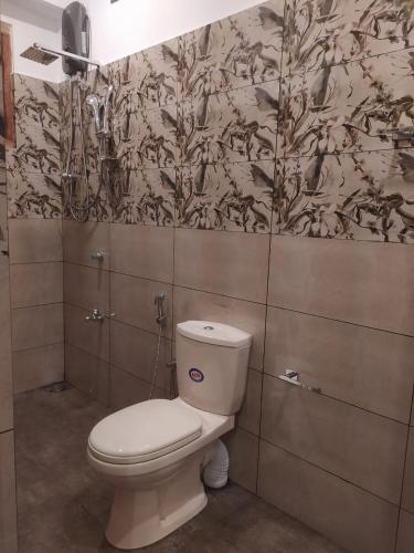 Deluxe Double Room with Balcony image 3