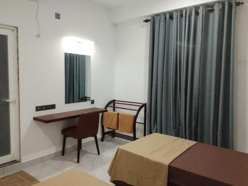 Deluxe Double Room with Balcony image 6