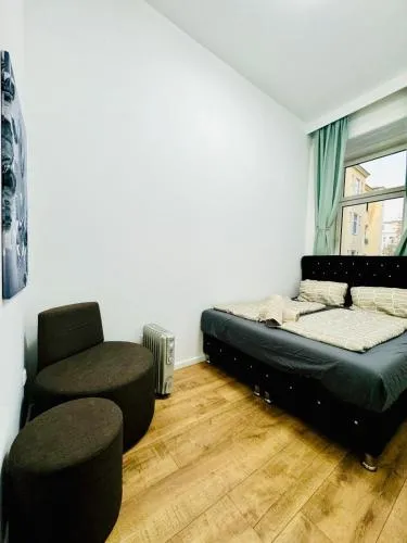 Cozy Private Rooms in 9-Bedroom Apartment Near Augarten in Wien, Österreich
