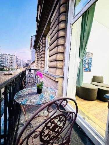 Cozy Private Rooms in 9-Bedroom Apartment Near Augarten 2