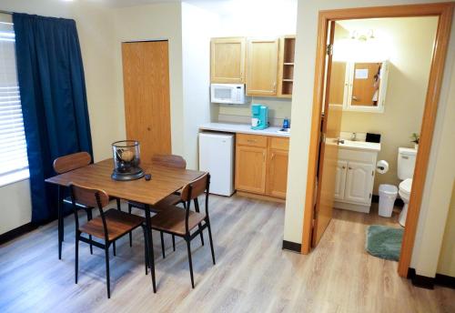 Waterloo Suites Double in Waterloo (IL)