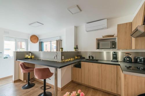 Tessy-sur-Vire Love Room Perpignan Jacuzzi & Ambiance romantique 4-Star Single Room pool