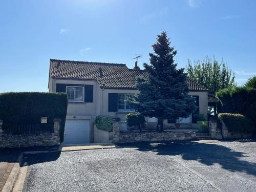 Les pieds dans la vallée (Les pieds dans la vallee) in Chatillon-sur-Marne