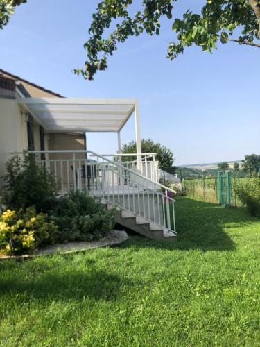 Les pieds dans la vallée (Les pieds dans la vallee) in Chatillon-sur-Marne