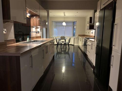 Large Home near Edgbaston Stadium, UOB & QE hospital sleeps 6, Birmingham (fotografie 10)