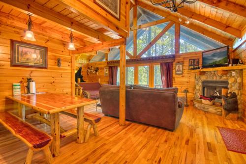 Browns Bear Den #235 by Aunt Bug's Cabin Rentals - image 2