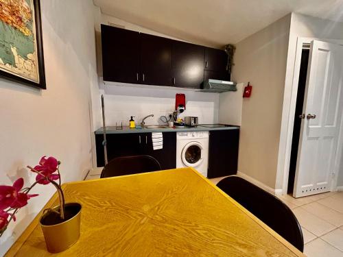Rest Boutique North Acton - main image