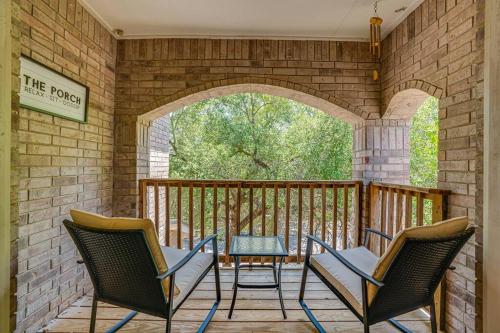 Large home near Randolph, bring the whole family in Universal City, USA