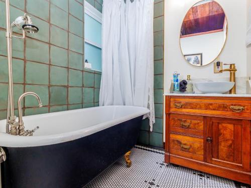 Historic Stay In Santa Fe Railcar - Depot Lodging in Brownwood