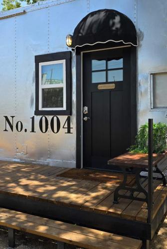 Historic Stay In Santa Fe Railcar - Depot Lodging in Brownwood