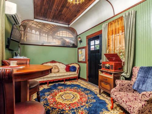 Historic Stay In Santa Fe Railcar - Depot Lodging in Brownwood, USA