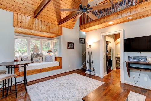 Charming Guest House at Sapphire Retreat in Sapphire, USA