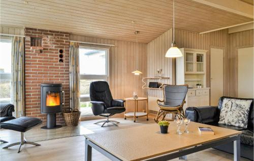  Four-Bedroom Holiday Home In Hvide Sande in Bjerregård