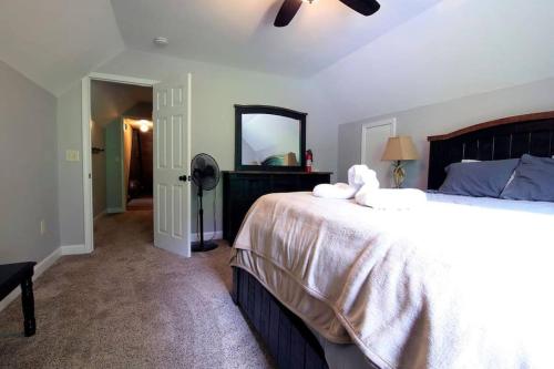 Foothills - Lrg Private Cabin - HotTub - Fireplace & Pit - Gburg 7min in Gatlinburg, USA