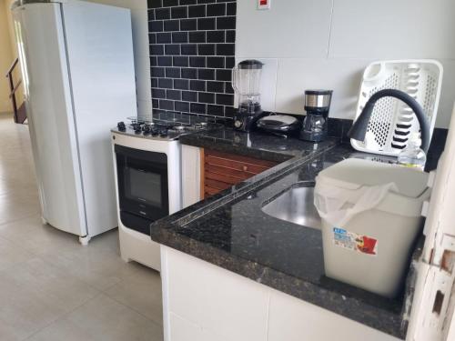 مطبخ, Casa nova em Tucuns com 03 quartos com ar próximo a praia (Casa nova em Tucuns com 03 quartos com ar proximo a praia) in Geriba Beach