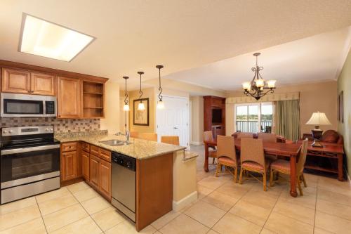 Kitchen, Westgate Lakes Resort and Spa in International Drive - Convention Center